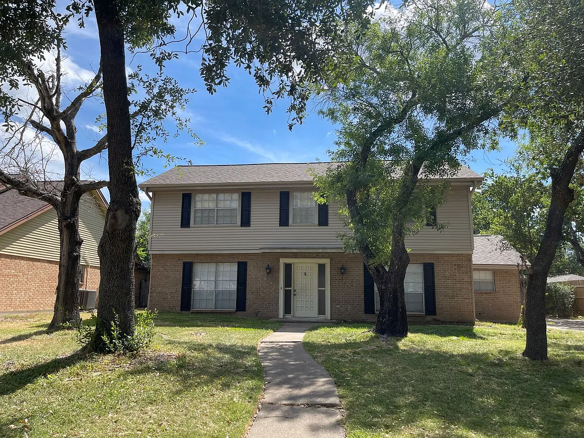 Building Photo - 3803 Oak Ridge Dr