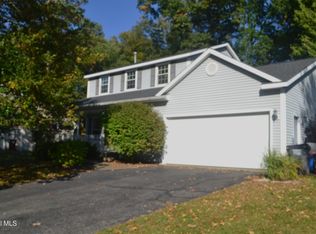34 Archer Dr, Clifton Park, NY 12065