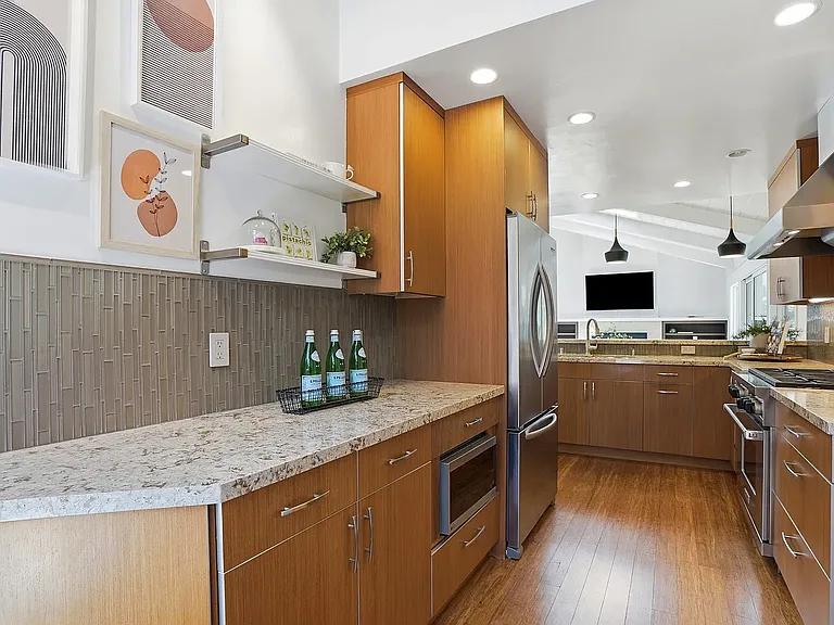 260 Corliss Dr — Photo 12