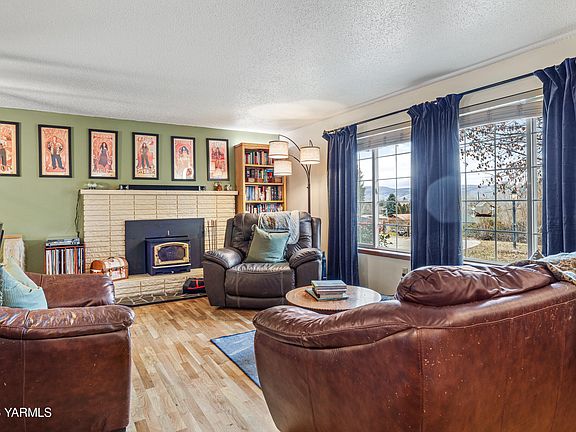 5th image of 880 Lancaster Rd