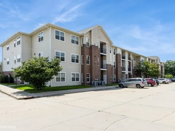 600 Grandview Ct #613, Iowa City, IA 52246