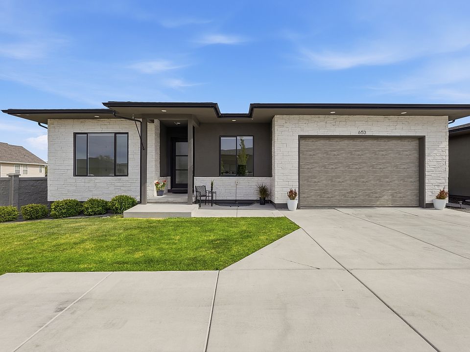 1st image of 653 E Vandalay Ln