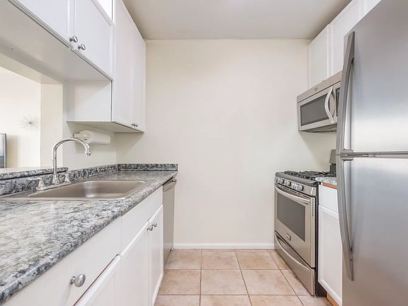 4th image of 474 48th Ave Floor 3