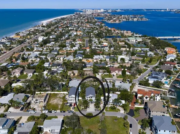 117 6th St, Belleair Beach, FL 33786