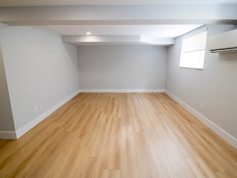 179 Burnside Dr #LOWER — Photo 9