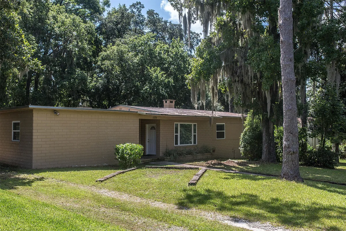 Building Photo - 1079 SW 11th Ter