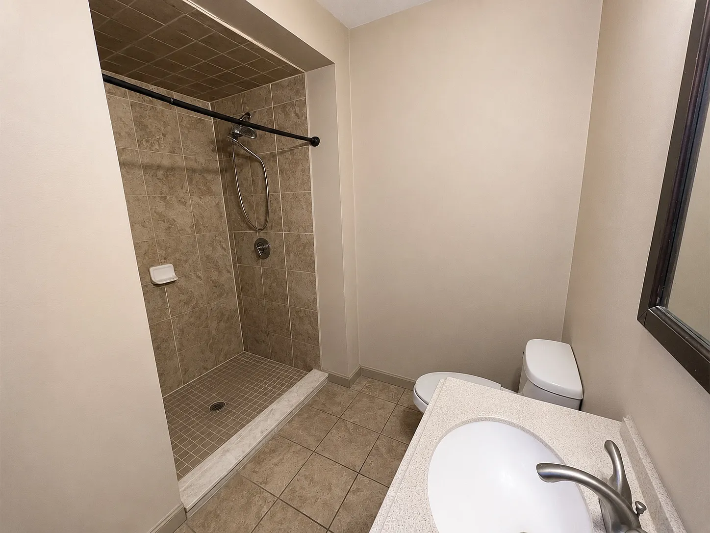 3 bed, 820 sqft, $2,000 — Photo 2