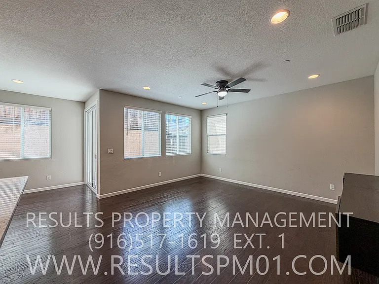 1041 Bridlewood Dr — Photo 8