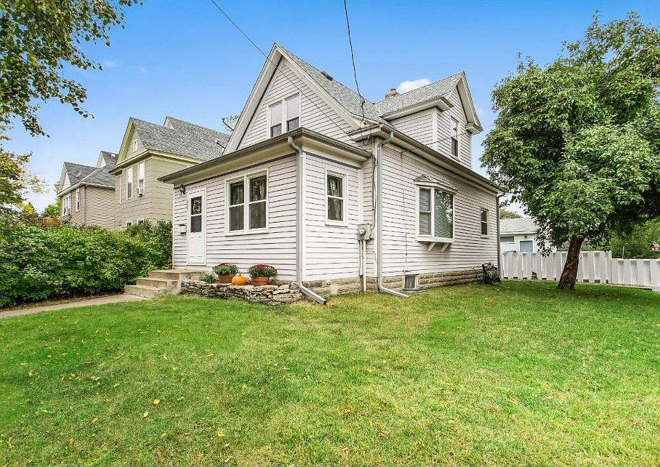 1st image of 687 24th Ave NE