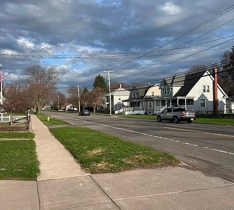 5th image of 6067 East Ave