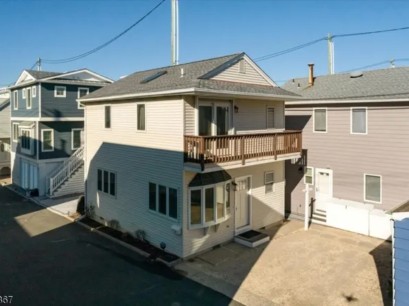 14 E Surf Way, Toms River Township, NJ 08735