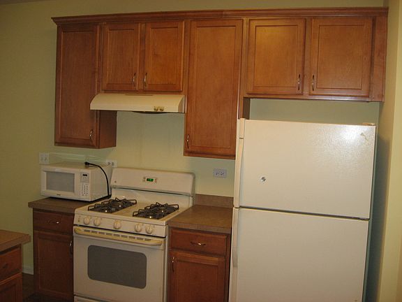 Kitchen w/Appliance