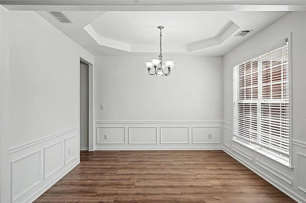 4 bed, 2.5 bath, 2309 sqft, $2,850 — Photo 4
