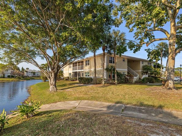 1563 SE Royal Green Cir #B-b203-203