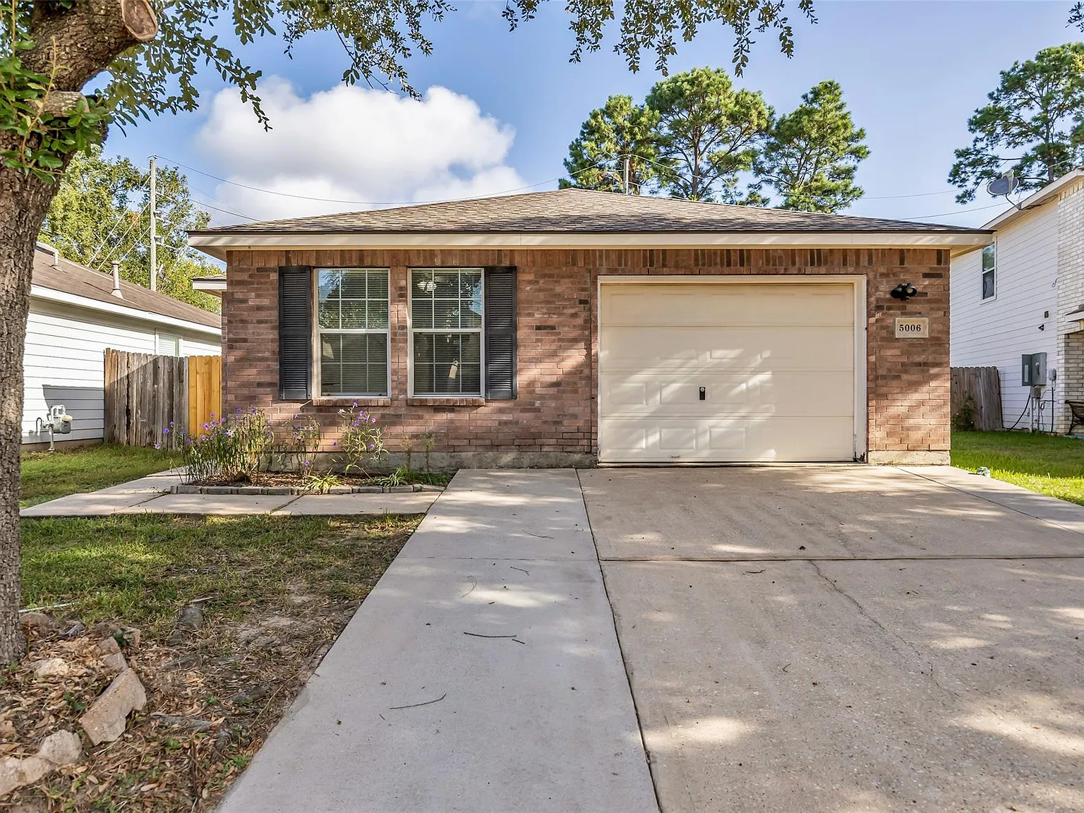 3 bed, 2.0 bath, 1390 sqft, $1,800 — Photo 1