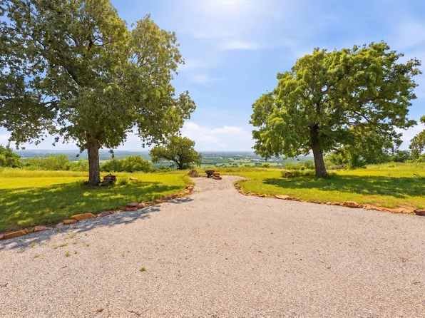 582 Clara Ln, Santo, TX 76472