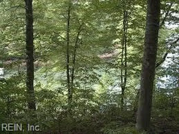 8 Brookhaven Ct, Chesapeake, VA 23320