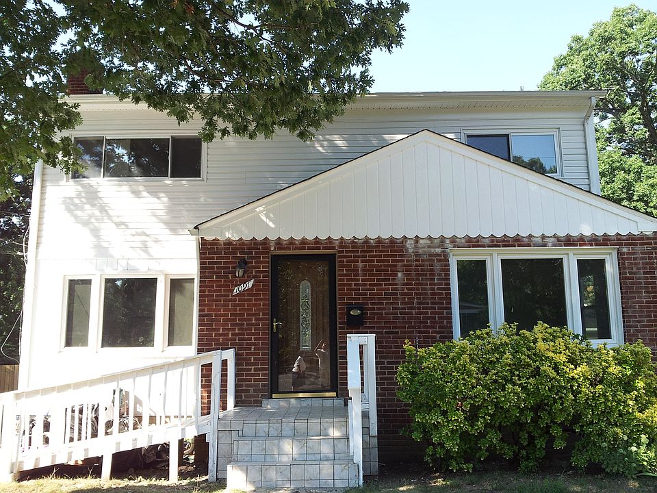 1st image of 1091 S Forest Dr