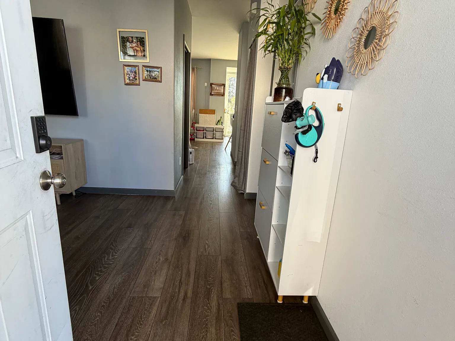 4 bed, 2.5 bath, 2046 sqft, $3,200 — Photo 2