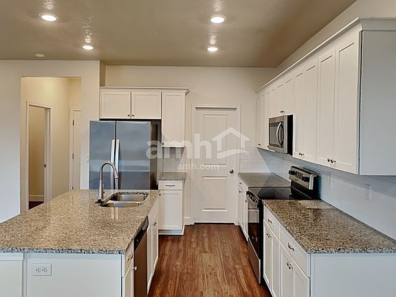 4th image of 303 N Willes Dr