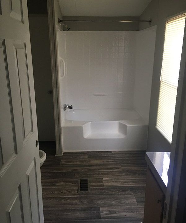 2nd image of 31 Hickory Knoll Trl