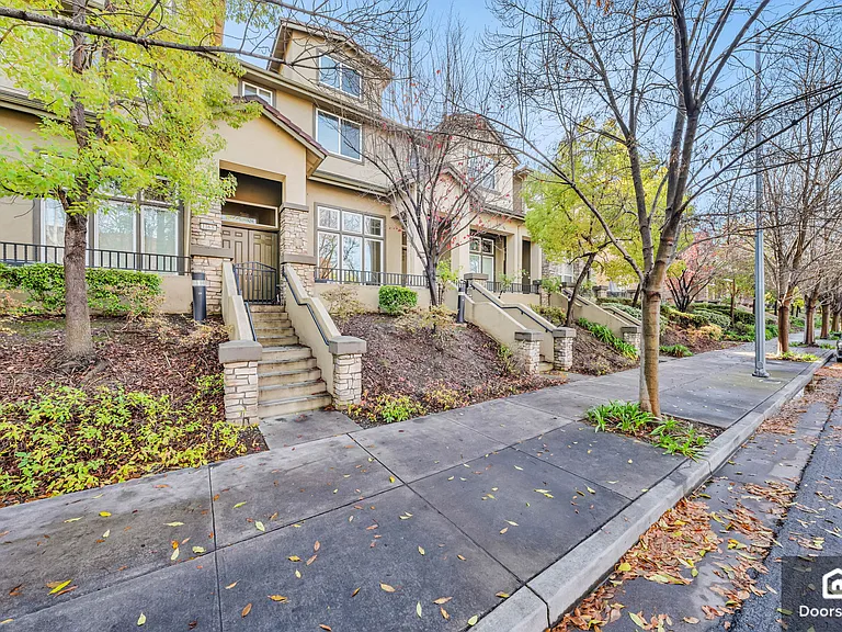 1164 McKay Dr — Photo 6