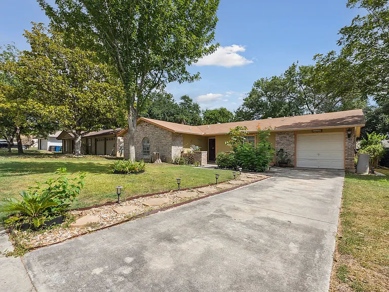 6738 Spring Manor St — Photo 3