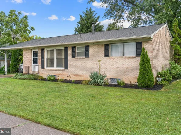 4630 S Clearview Dr, Camp Hill, PA 17011