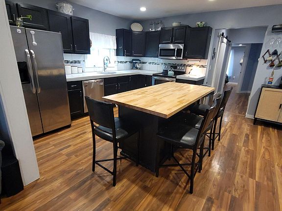 4th image of 707 Maple St