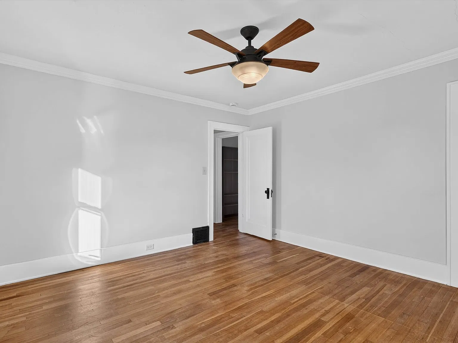 5 bed, $2,500 — Photo 3
