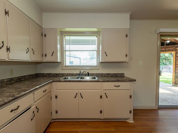 3rd image of 2705 California Ave
