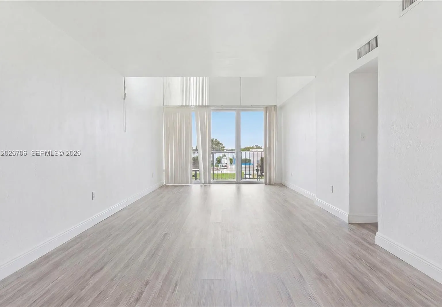 2 bed, 1.5 bath, 900 sqft, $2,450 — Photo 3