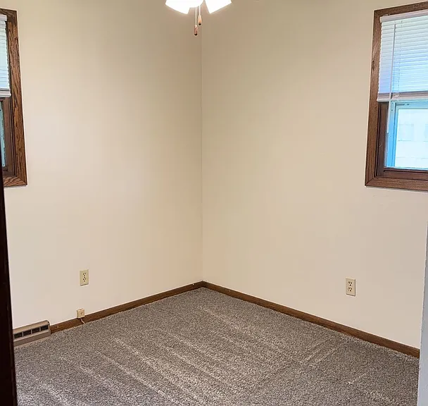 527 E Lexington Blvd — Photo 7