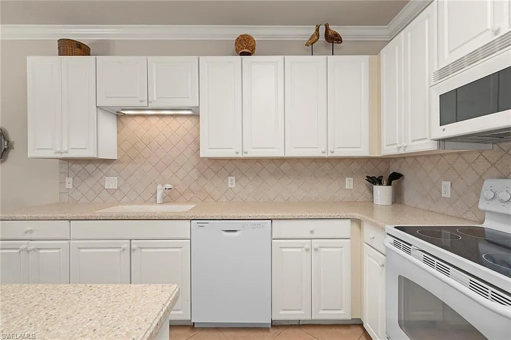 3 bed, 2.0 bath, 1504 sqft, $5,000 — Photo 3