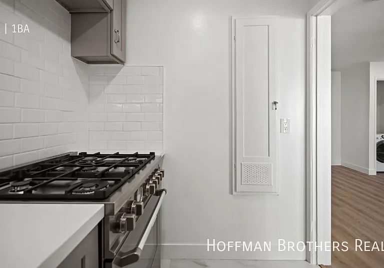 1137 N Clark St #6 — Photo 2