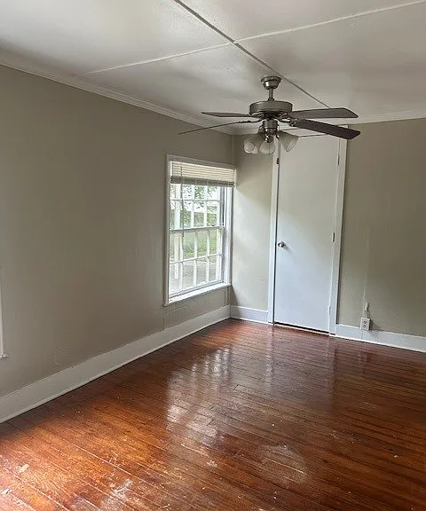 708 S Dewey Ave — Photo 2
