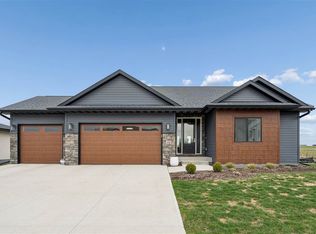 1018 High Ridge Trl, Solon, IA