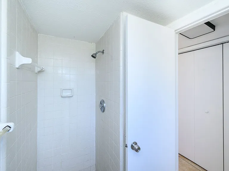 510 Sharon Cir — Photo 16