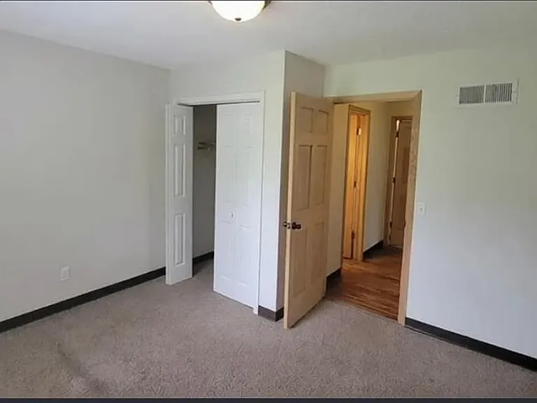 807 N Clark Ave — Photo 5
