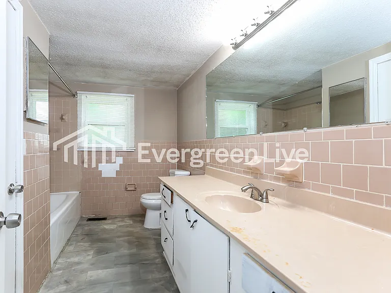 610 Church — Photo 11