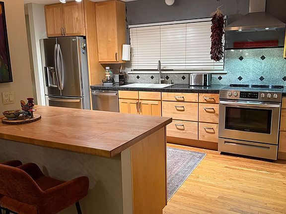 3rd image of 2460 Juniper Ave