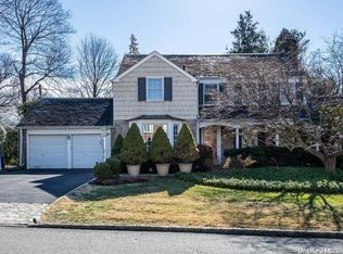 54 Trumbull Rd, Manhasset, NY 11030