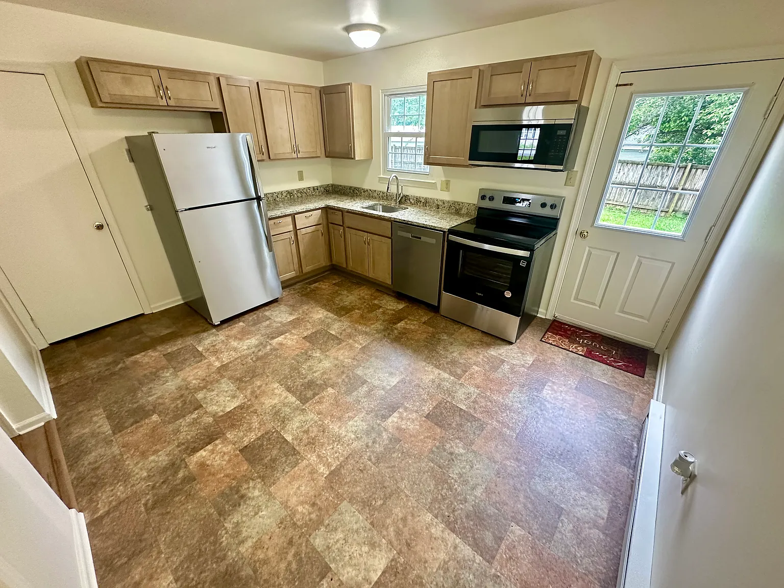 3 bed, 1044 sqft, $1,445 — Photo 4