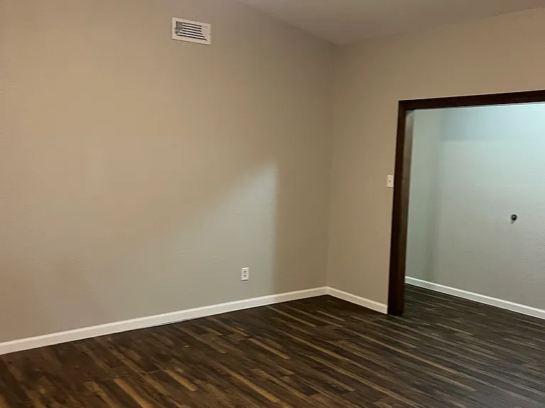 711 E Timberview Ln — Photo 10