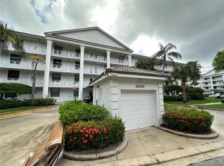 3650 Whitehall Dr APT 304, West Palm Beach, FL 33401