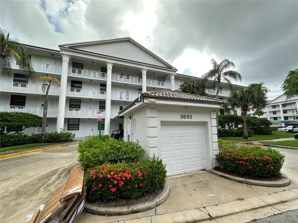 3650 Whitehall Dr APT 304, West Palm Beach, FL 33401