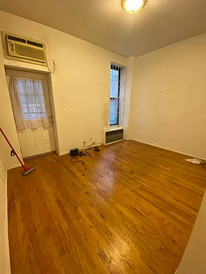 Rented by Bond New York | media 25