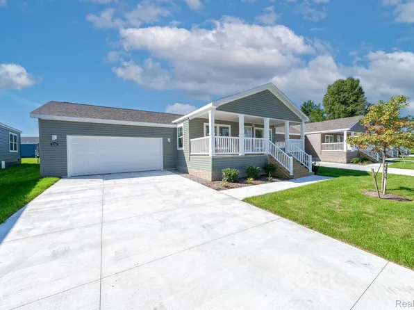 2768 Naples Ct, Lapeer, MI 48446