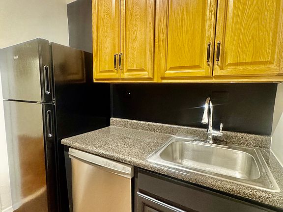 4th image of 525 E 82nd St APT 1B