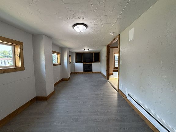 4th image of 317 Earl St #Eau
